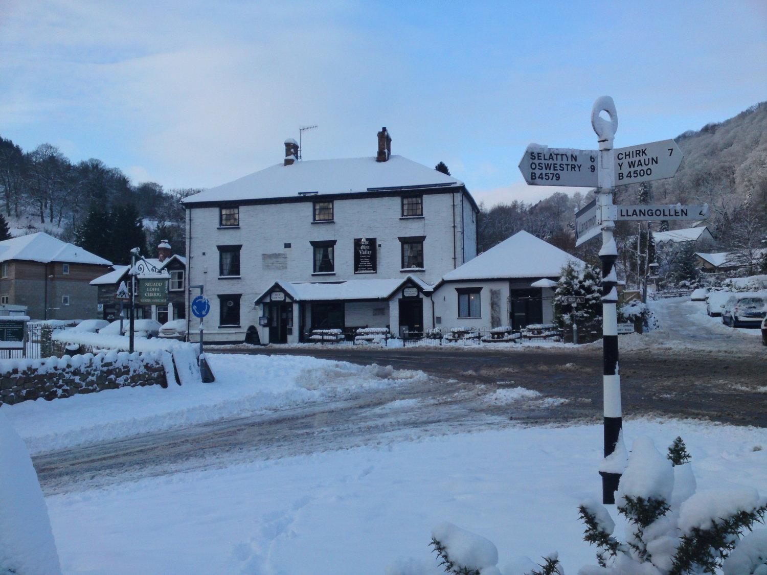 Oyo Glyn Valley Hotel Llansantffraid Glyn Ceiriog Exterior foto